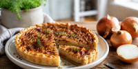 Луковый пирог с карамельным луком: простой рецепт для домашней кухни